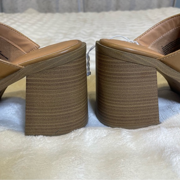 Universal Thread Tan Mules - Picture 5 of 16